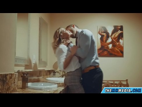 ❤️ Кад те прсата плавуша заведе у јавном тоалету Порно видео на sr.rassadakubani.ru ❌❤